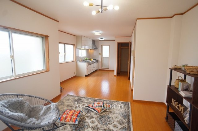 【居間・リビング】 | 平野区加美北3丁目 | 【LDK：約15帖】全室クロス貼替え・ハウスクリーニング済み☆2階、両面にバルコニーあります☆