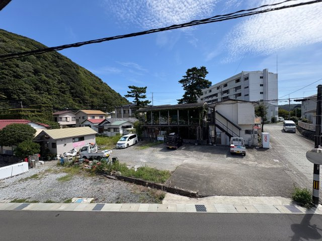 下田市　武ガ浜の展望|左手の三角地帯が敷地駐車スペース
