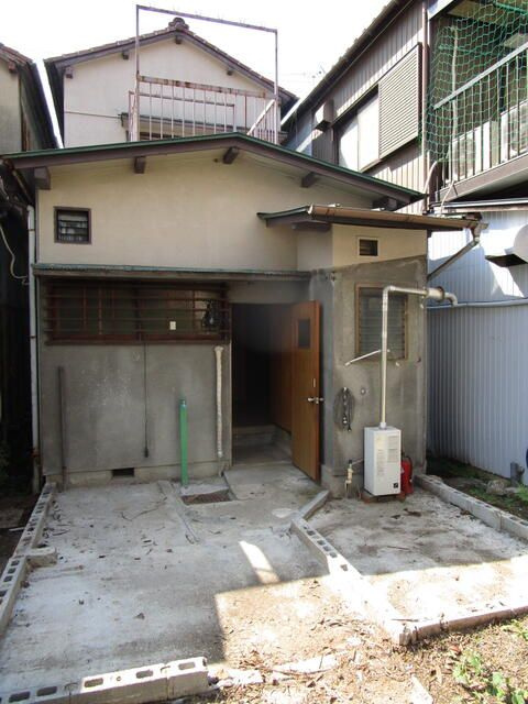 天道町２－１１貸倉庫の外観