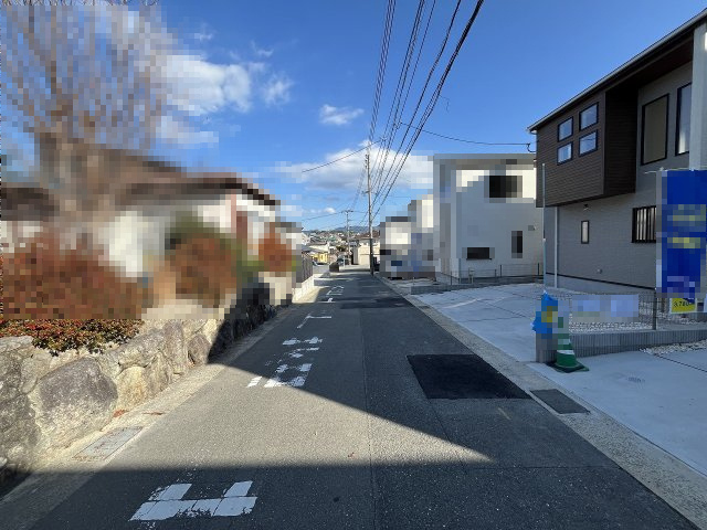 【その他】 | 福岡市東区青葉6丁目1期　1号棟（全2棟）【仲介手数料無料・0円】 | 現地写真。前面道路です。