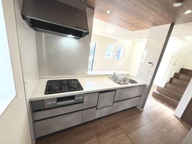 【キッチン】 | 福岡市東区青葉6丁目1期　1号棟（全2棟）【仲介手数料無料・0円】 | 現地写真。