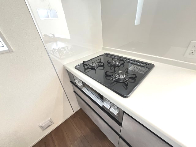 【キッチン】 | 福岡市東区青葉6丁目1期　1号棟（全2棟）【仲介手数料無料・0円】 | 現地写真。