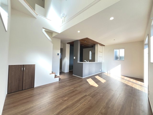 【居間・リビング】 | 福岡市東区青葉6丁目1期　1号棟（全2棟）【仲介手数料無料・0円】 | 現地写真。リビングです。