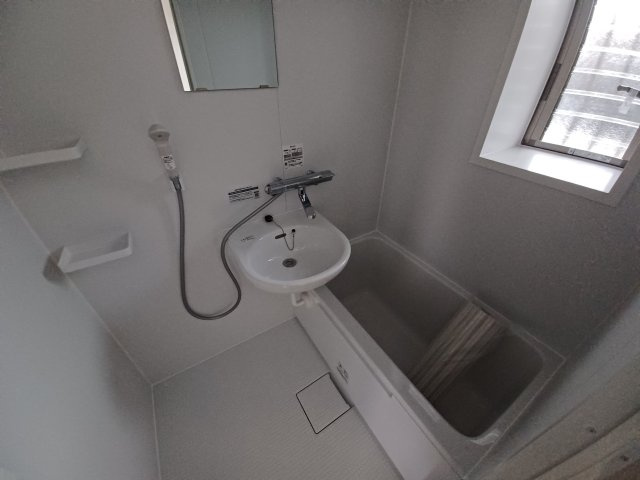 弥生荘の洗面所|コンパクトで使いやすい洗面所