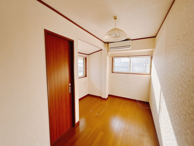 【中古戸建】高崎市棟高町1期の洋室|■2階洋室｜子供部屋のメリットは「自立心を養うことができる」「自分で整理整頓できるようになる」そして、お子様が成長した際には「プライバシーを確保できる」といい事だらけ♪