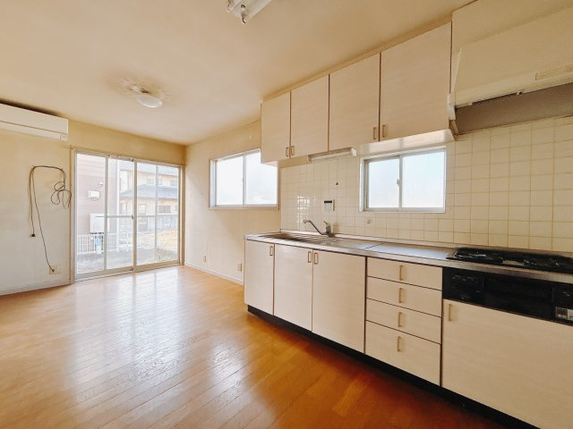 【中古戸建】高崎市棟高町のキッチン|■キッチン｜全スライド式収納キッチン♪お皿や鍋の出し入れもラクラクです（＾＾）！