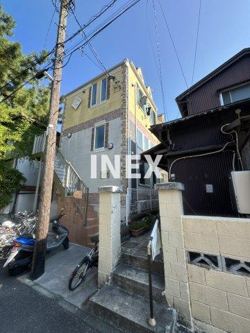 横浜市南区清水ケ丘のアパートの外観