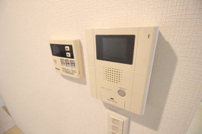 【設備】 | URBAN TERRACE ABENO | モニター付きインターホンと給湯リモコン