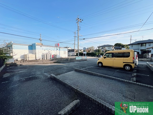 ファーストガーデンの駐車場