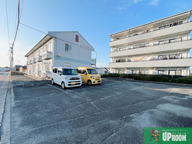 ファーストガーデンの駐車場