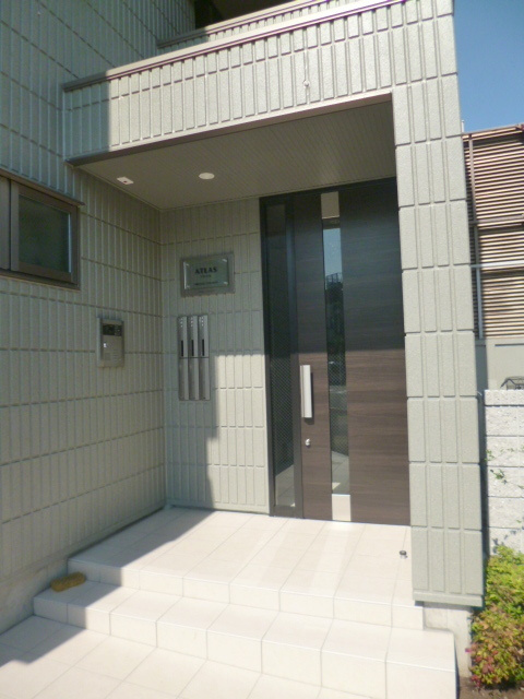 アトラスのエントランス|★オートロック付きのエントランス★
