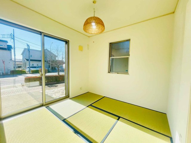 あきる野市油平　太陽光・オール電化付 中古戸建の和室|1階LDK横和室