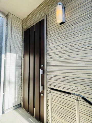 あきる野市油平　太陽光・オール電化付 中古戸建の玄関