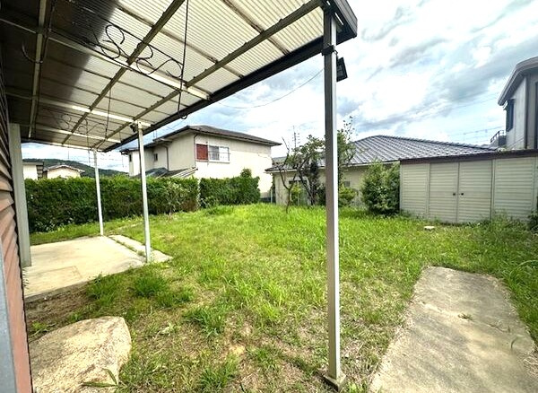 春日井市石尾台５丁目貸家の庭