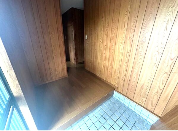 春日井市石尾台５丁目貸家の玄関