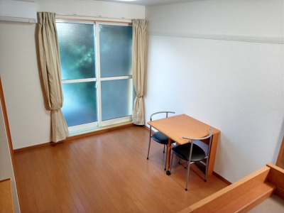 【居間・リビング】 | レオパレスタウンコート観音寺 | 備品や設備仕様は号室等により異なります現地をご確認下さい。