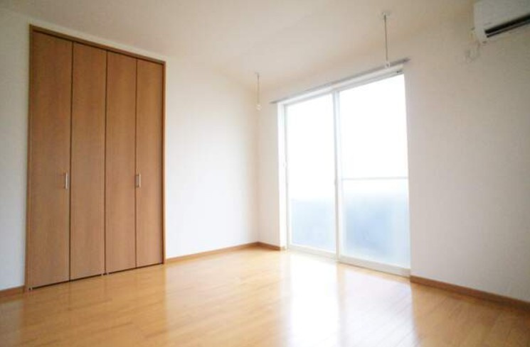 川崎市多摩区西生田３丁目のアパートの寝室