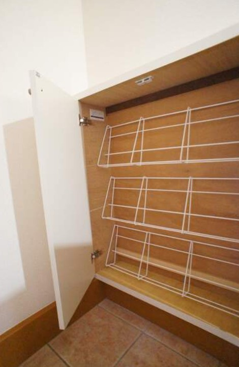 川崎市多摩区西生田３丁目のアパートの玄関