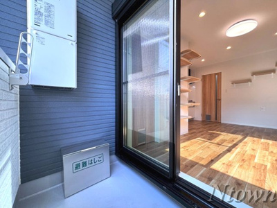 【バルコニー】 | Coco Cat 岩塚 | 明るい色調の室内です