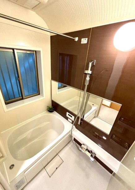 草加市両新田西町 中古戸建の浴室