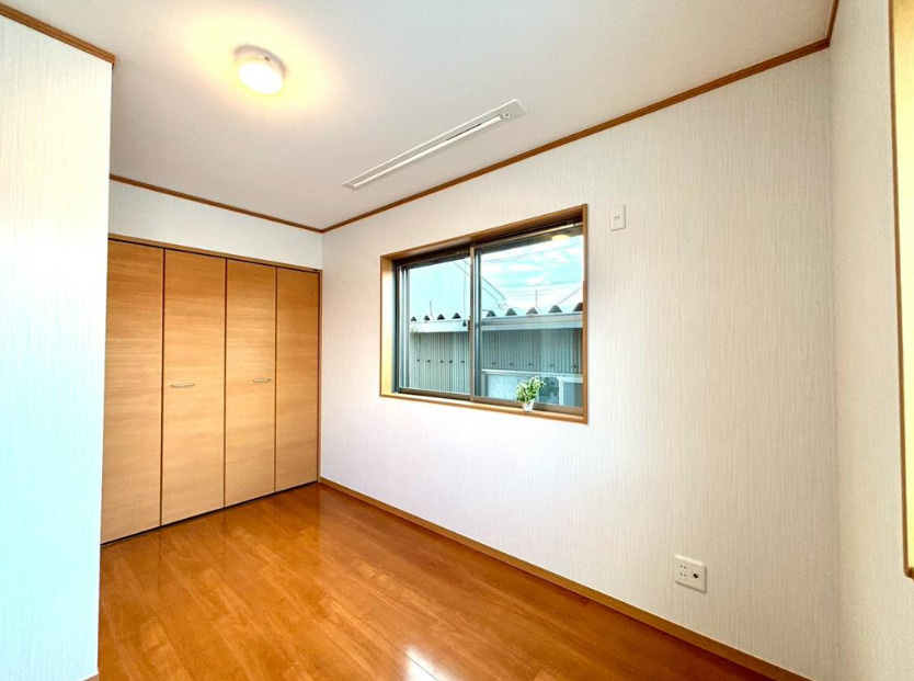 草加市両新田西町 中古戸建の洋室