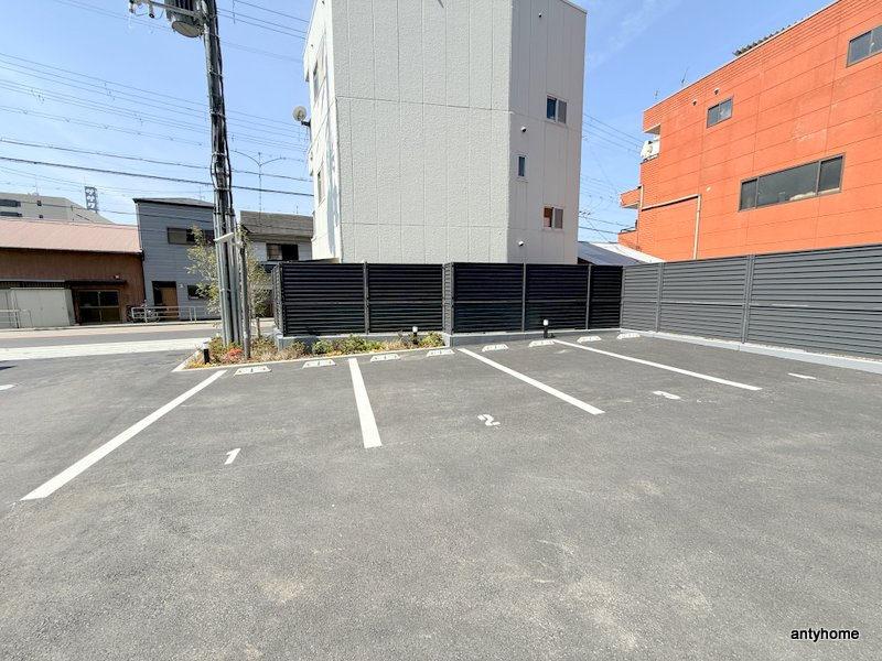 レジュールアッシュOSAKAGATEWAY　仲介手数料無料の駐車場