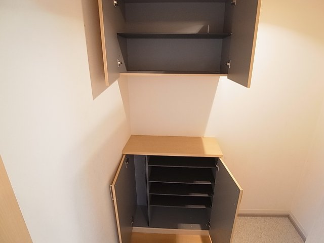 クレセール谷上　の玄関|靴箱も完備