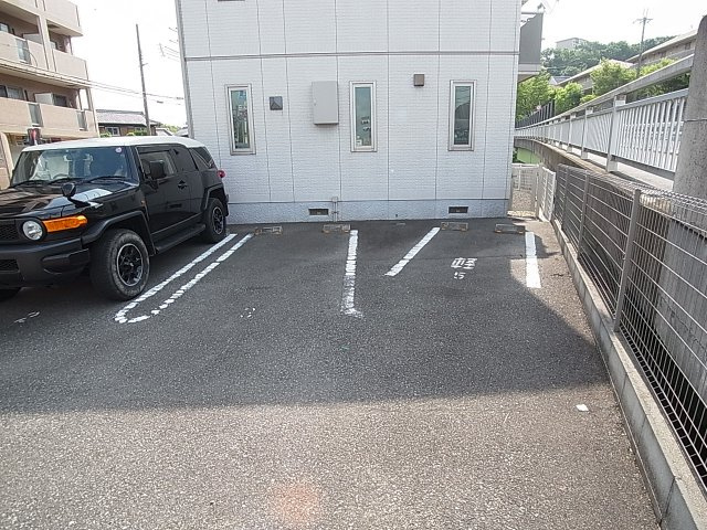 クレセール谷上　の駐車場|敷地内駐車場完備