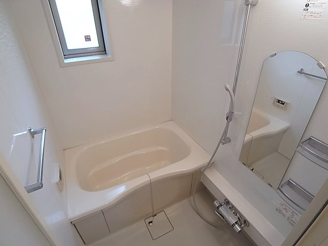 クレセール谷上　の浴室|追焚機能、浴室乾燥機付のバスルーム