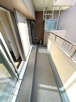 【バルコニー】 | ２室洋室に面した南側バルコニー