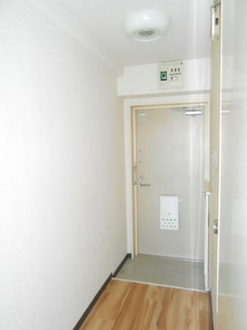 スカイコート大森山王の玄関