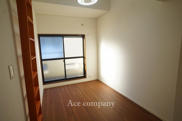 【子供部屋】 | 住吉区万代東4丁目 | 【3階：北側洋室5帖】バルコニーに面しています☆