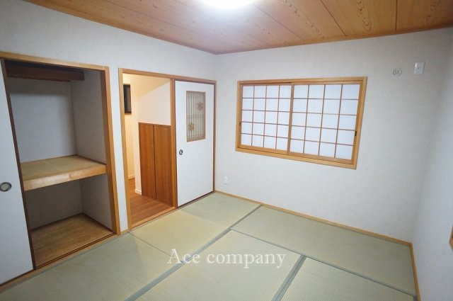 【内装】 | 住吉区万代東4丁目 | 【1階：和室6帖】押し入れ完備♪廊下に階段下収納もあります♪