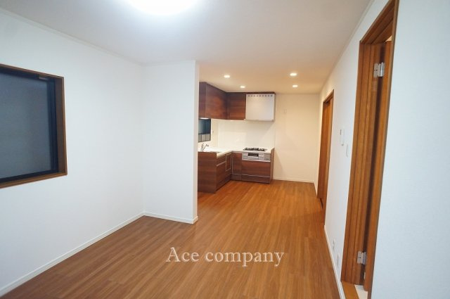 【居間・リビング】 | 住吉区万代東4丁目 | 【LDK：約14.6帖】クロス貼替え、床フロアタイル張り、水廻り設備一新、建具新調、ハウスクリーニング済みです☆