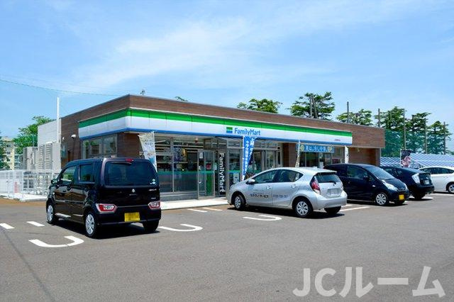 アシスト上越マンション３の駐車場|ファミリーマート南新町店