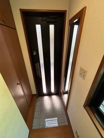 西落合三丁目戸建の玄関|西落合三丁目戸建