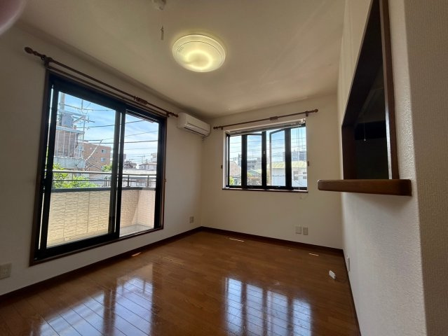 西落合三丁目戸建の居間・リビング|西落合三丁目戸建