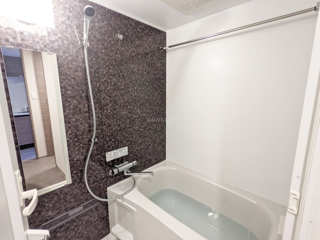 ＤＩＰＳ東十条駅前ＲＥＳＩＤＥＮＣＥのキッチン|キッチン横に冷蔵庫を置けます☆