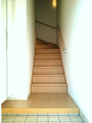 【玄関】 | サンビレッジⅢ | 明るい玄関です