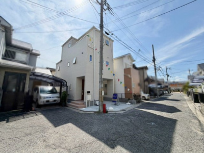 【前面道路含む現地写真】 | 富秋町１丁目　新築一戸建