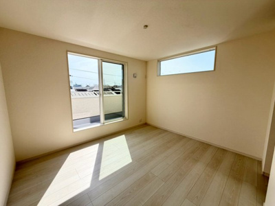 【前面道路含む現地写真】 | 富秋町１丁目　新築一戸建 | 【フラット３５Ｓ利用可能ですよ】固定金利なので月々の支払が安定し、家計にゆとりが生まれますね！！
