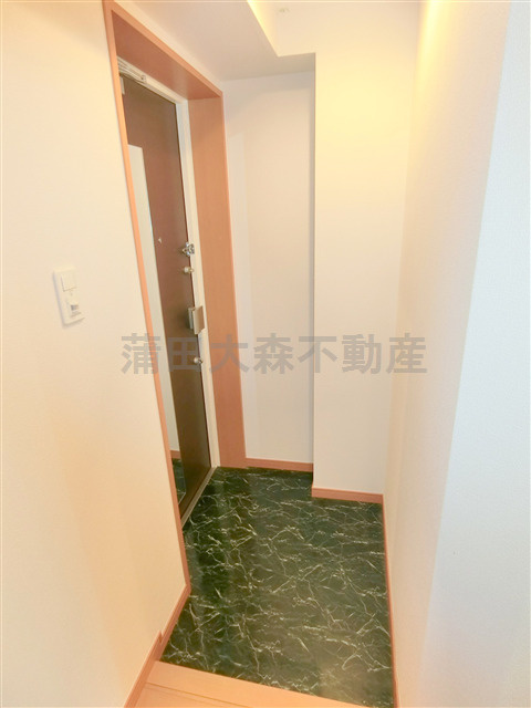 クレイシア西蒲田の玄関