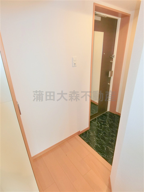 クレイシア西蒲田の玄関