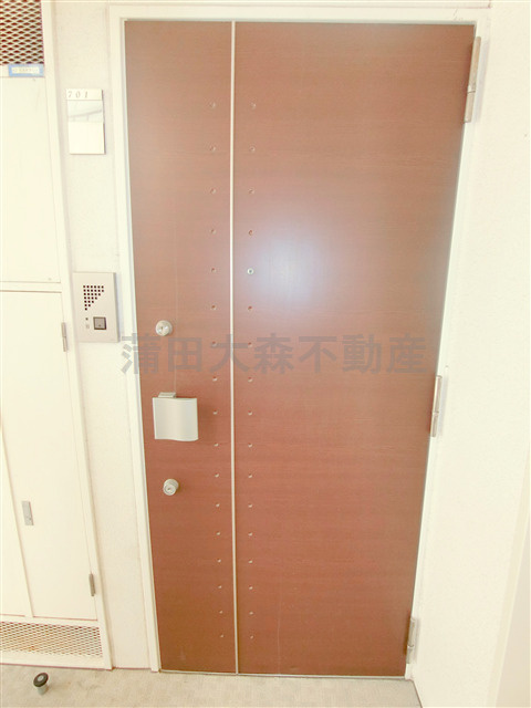 クレイシア西蒲田の玄関