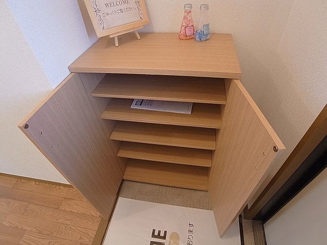 ハイツ平成の玄関|玄関にはシューズＢＯＸ御座います