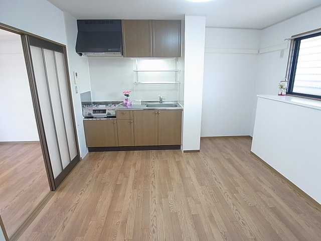 ハイツ平成の内装|ダイニングスペースには照明器具も完備