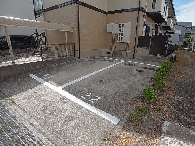 ハイツ平成の駐車場|敷地内駐車場