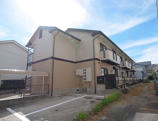 ハイツ平成の外観|外観も内装も綺麗にリフォーム済のアパート