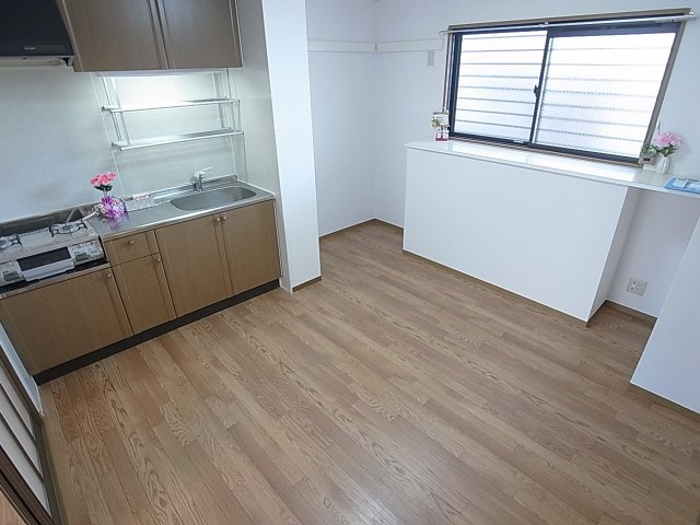 ハイツ平成の居間・リビング|風通しの良いダイニングスペース