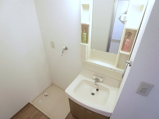 ハイツ平成の洗面所|独立した洗面台